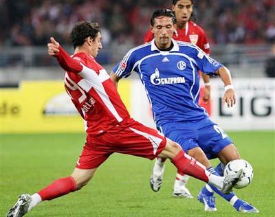 场中占据着 场中占据着